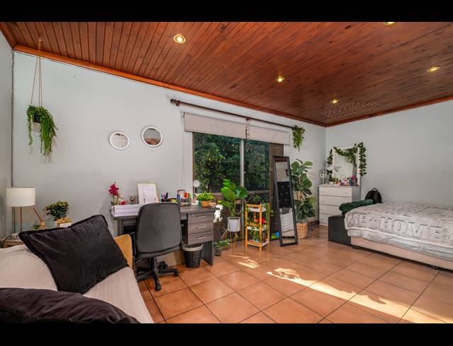 4 BEDROOM TOWNHOUSE TO LET IN SUNDOWNER
